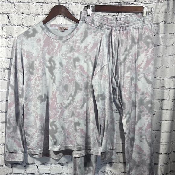 Badgley Mischka Women's Tie-Dye Pajama Set in Pink and Gray - Picture 1 of 8